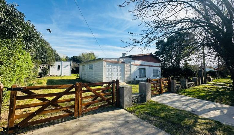 2 CASAS SOBRE GRAN PARQUE
