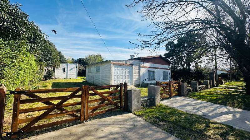2 CASAS SOBRE GRAN PARQUE