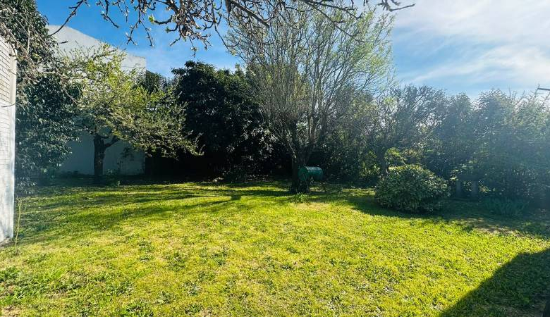 2 CASAS SOBRE GRAN PARQUE