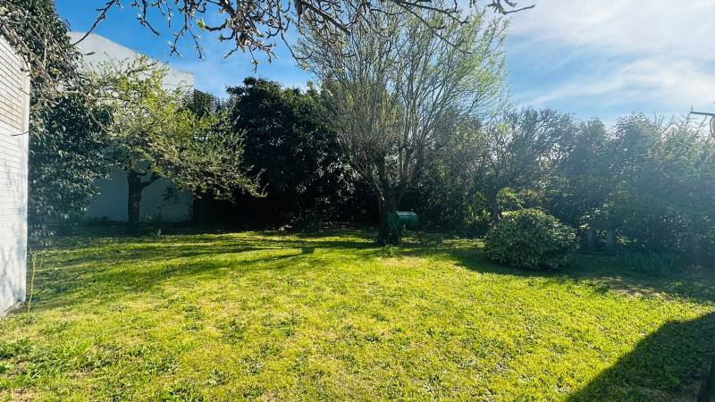 2 CASAS SOBRE GRAN PARQUE
