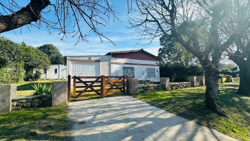 2 CASAS SOBRE GRAN PARQUE