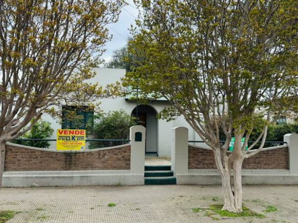 PROPIEDAD MUY BIEN UBICADA SOBRE CALLE LA PLATA